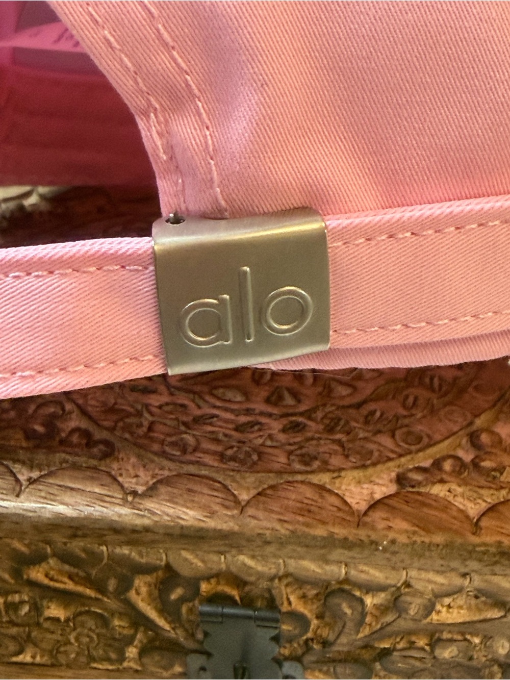 ALO Yoga Off Duty Candy Heart Light Sweet Pink Embroidered Logo Rare  Cap - Picture 16 of 16